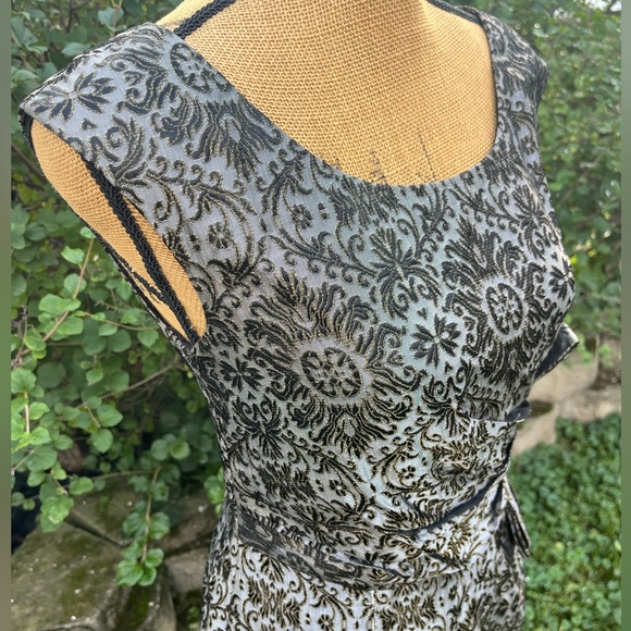 Kay Unger Pleated Brocade Midi Dress Evening Bow Accent Black Gray Size 8 - Picture 6 of 15